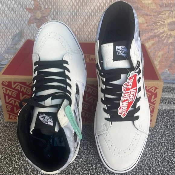 Vans WMNS Comfycush Sk8-Hi
After Dark White/Black
VN0AZTNOYB2
Sneakers - Picture 13 of 16